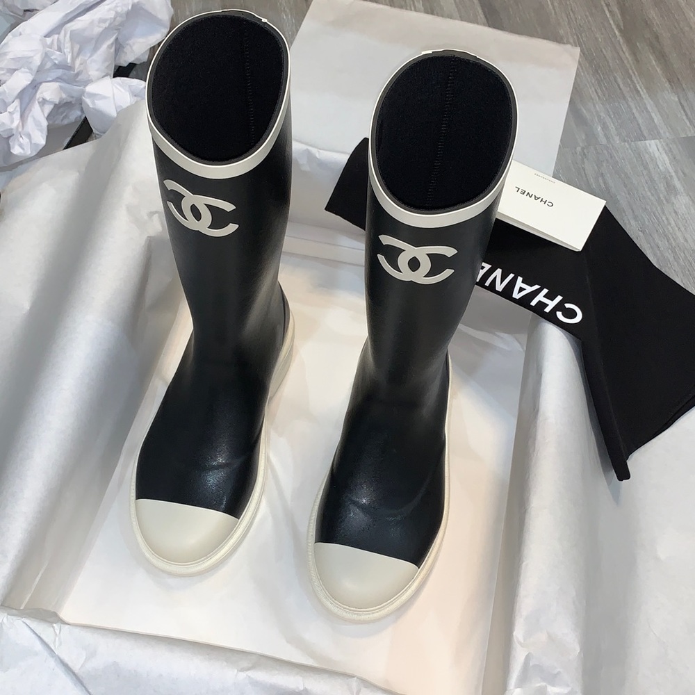 AUTHENTIC 2025 CHANEL Black and Cream Logo Rain Boots BRAND NEW 37 receipt - Picture 11 of 17